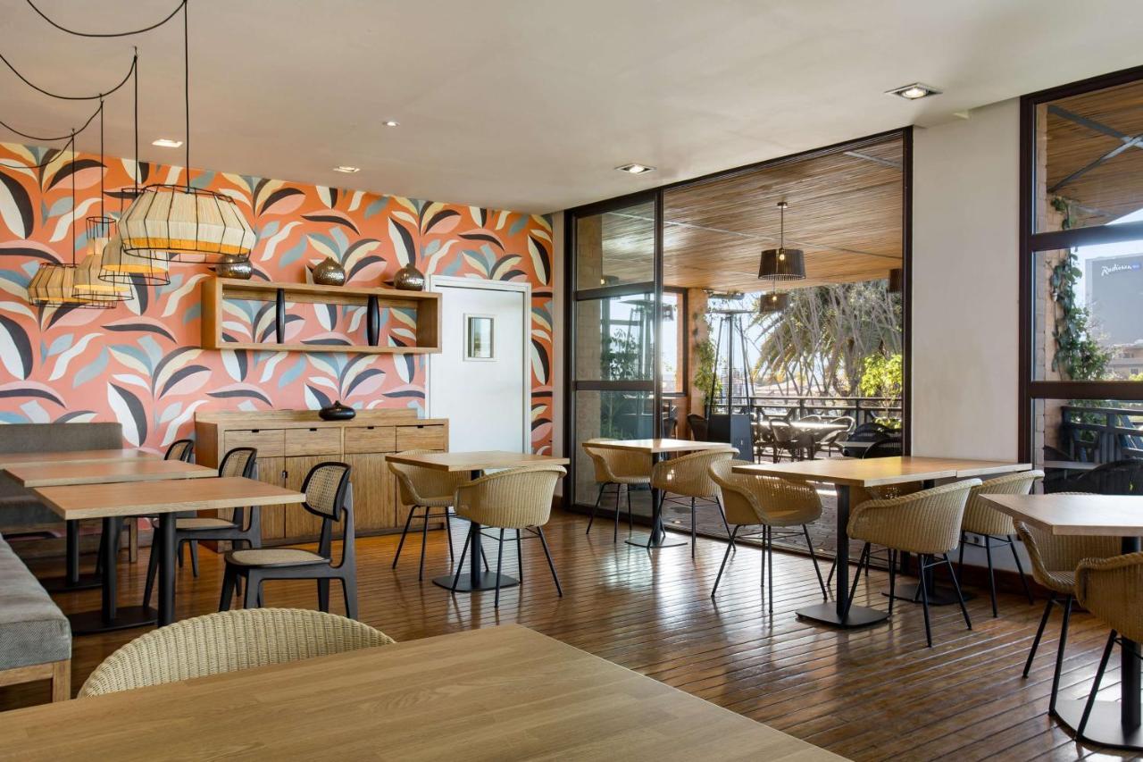 Radisson Hotel Tamboho Waterfront Ανταναναρίβο Εξωτερικό φωτογραφία