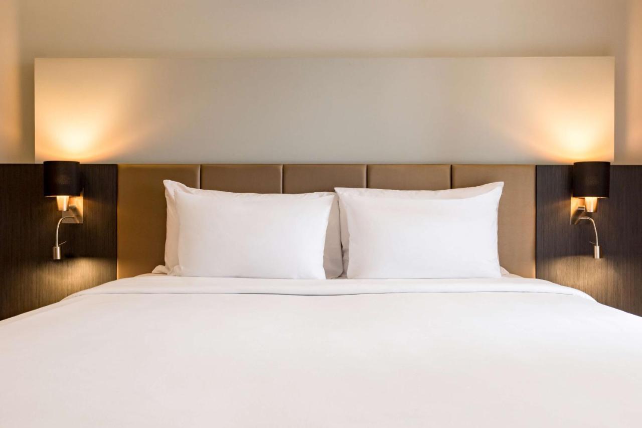 Radisson Hotel Tamboho Waterfront Ανταναναρίβο Εξωτερικό φωτογραφία