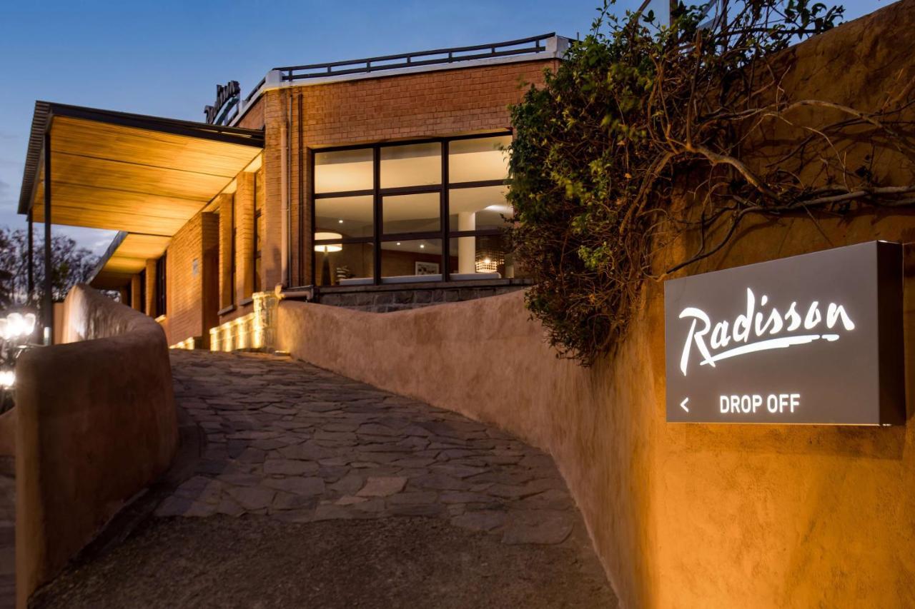 Radisson Hotel Tamboho Waterfront Ανταναναρίβο Εξωτερικό φωτογραφία