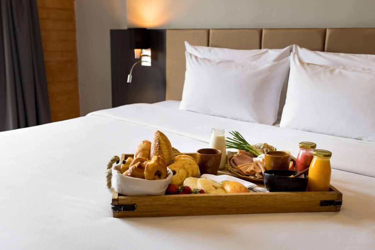 Radisson Hotel Tamboho Waterfront Ανταναναρίβο Εξωτερικό φωτογραφία