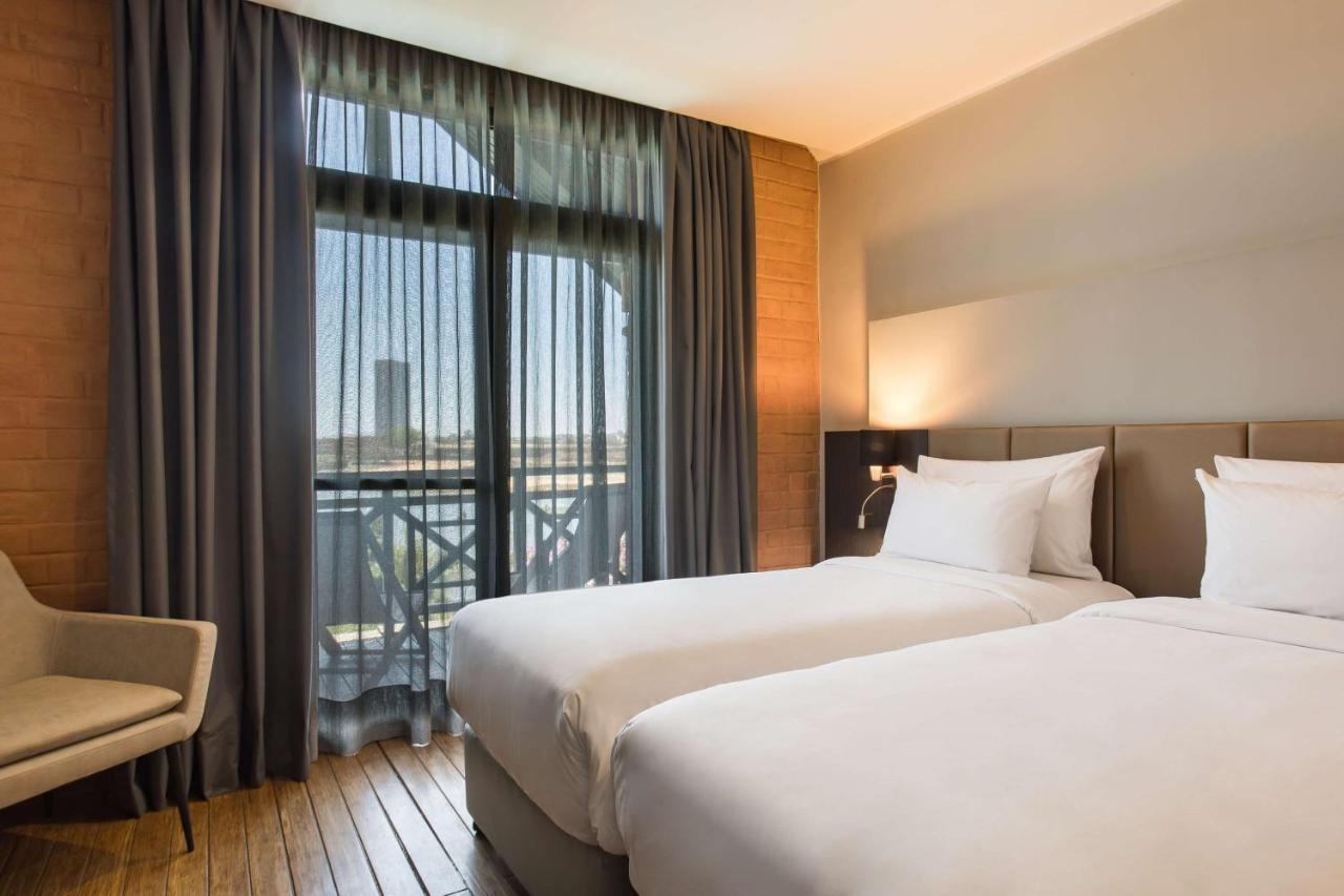 Radisson Hotel Tamboho Waterfront Ανταναναρίβο Εξωτερικό φωτογραφία