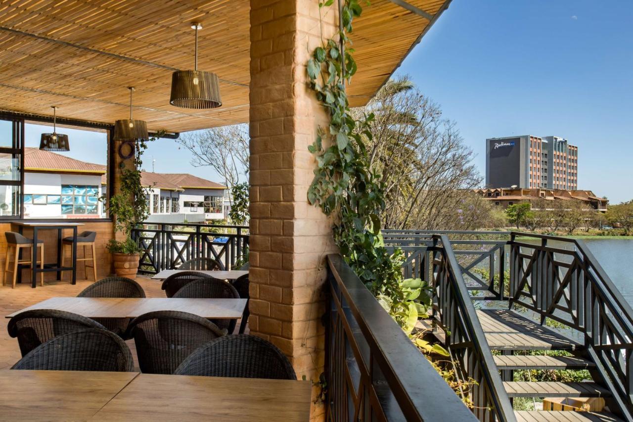 Radisson Hotel Tamboho Waterfront Ανταναναρίβο Εξωτερικό φωτογραφία