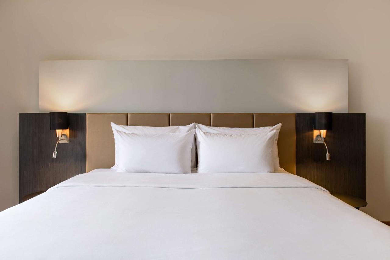 Radisson Hotel Tamboho Waterfront Ανταναναρίβο Εξωτερικό φωτογραφία