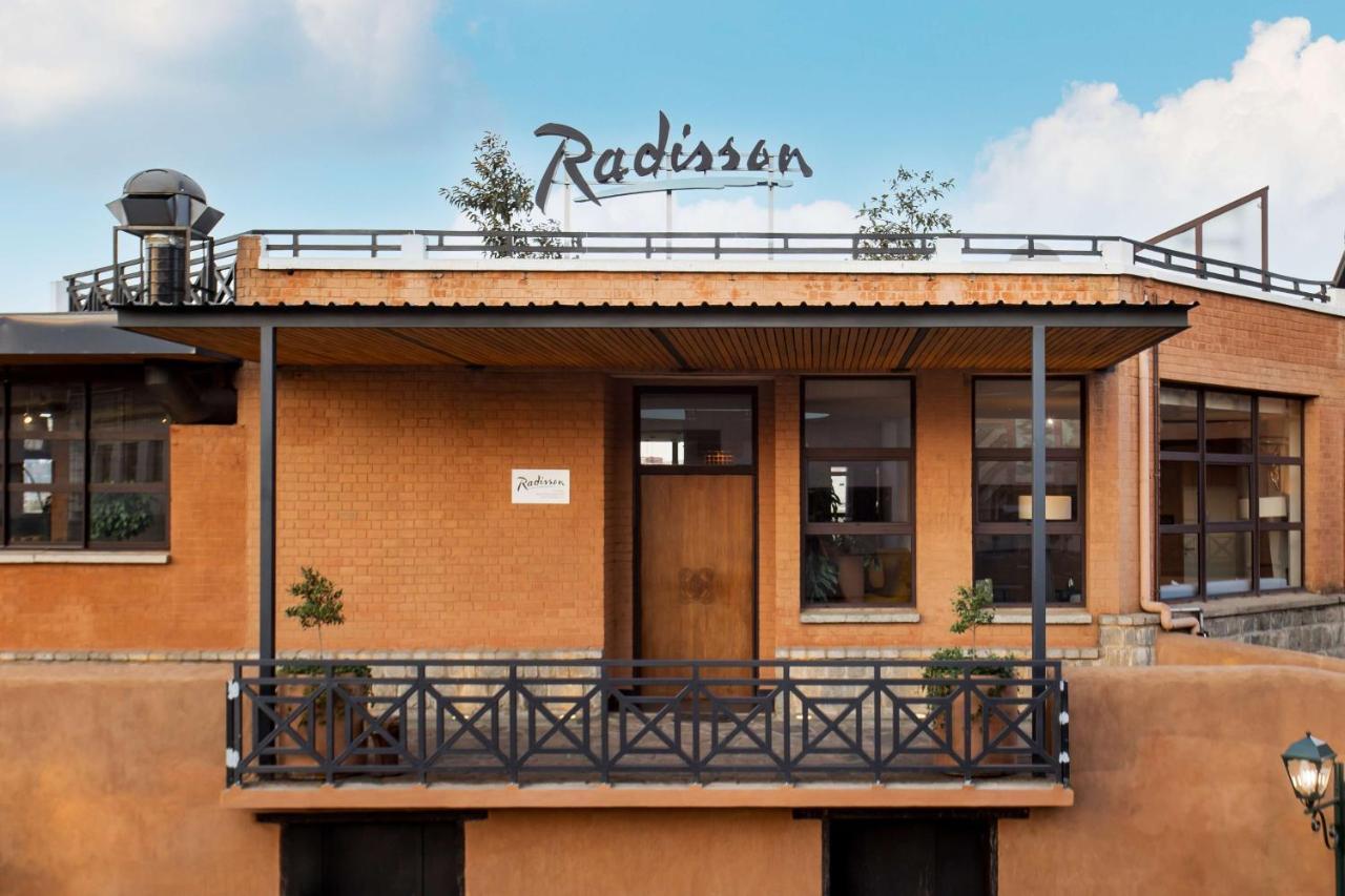 Radisson Hotel Tamboho Waterfront Ανταναναρίβο Εξωτερικό φωτογραφία