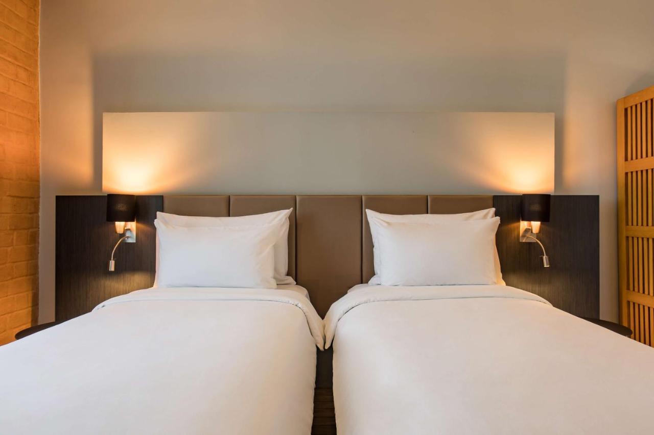 Radisson Hotel Tamboho Waterfront Ανταναναρίβο Εξωτερικό φωτογραφία