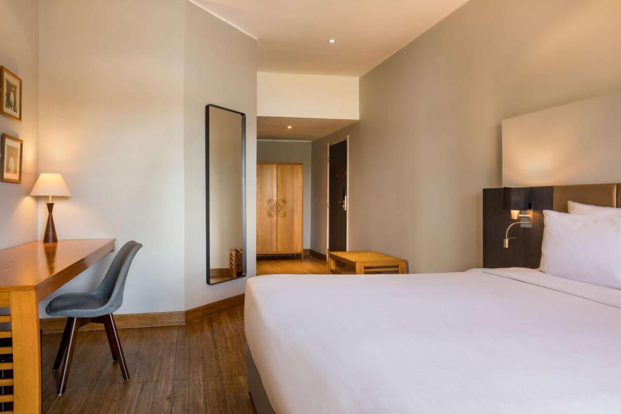 Radisson Hotel Tamboho Waterfront Ανταναναρίβο Εξωτερικό φωτογραφία