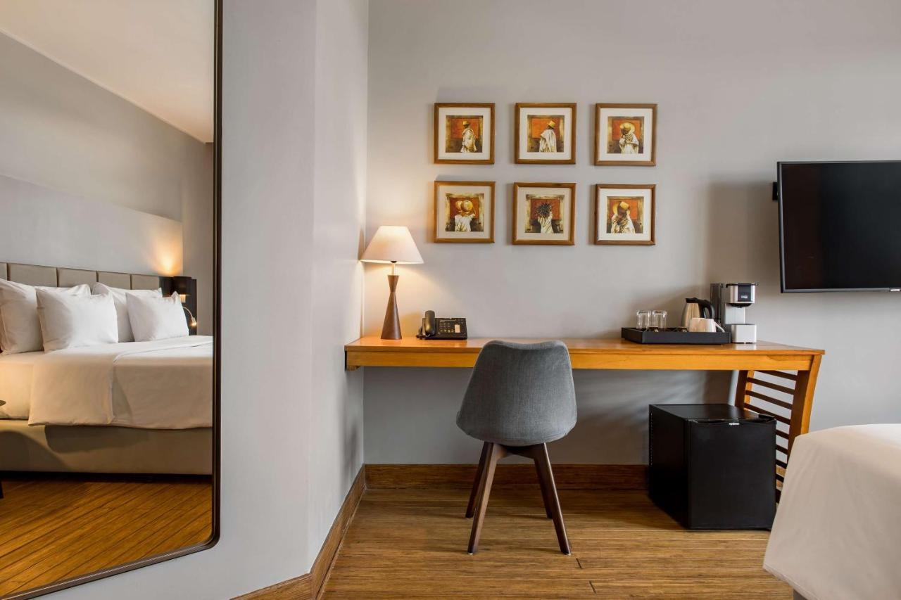 Radisson Hotel Tamboho Waterfront Ανταναναρίβο Εξωτερικό φωτογραφία