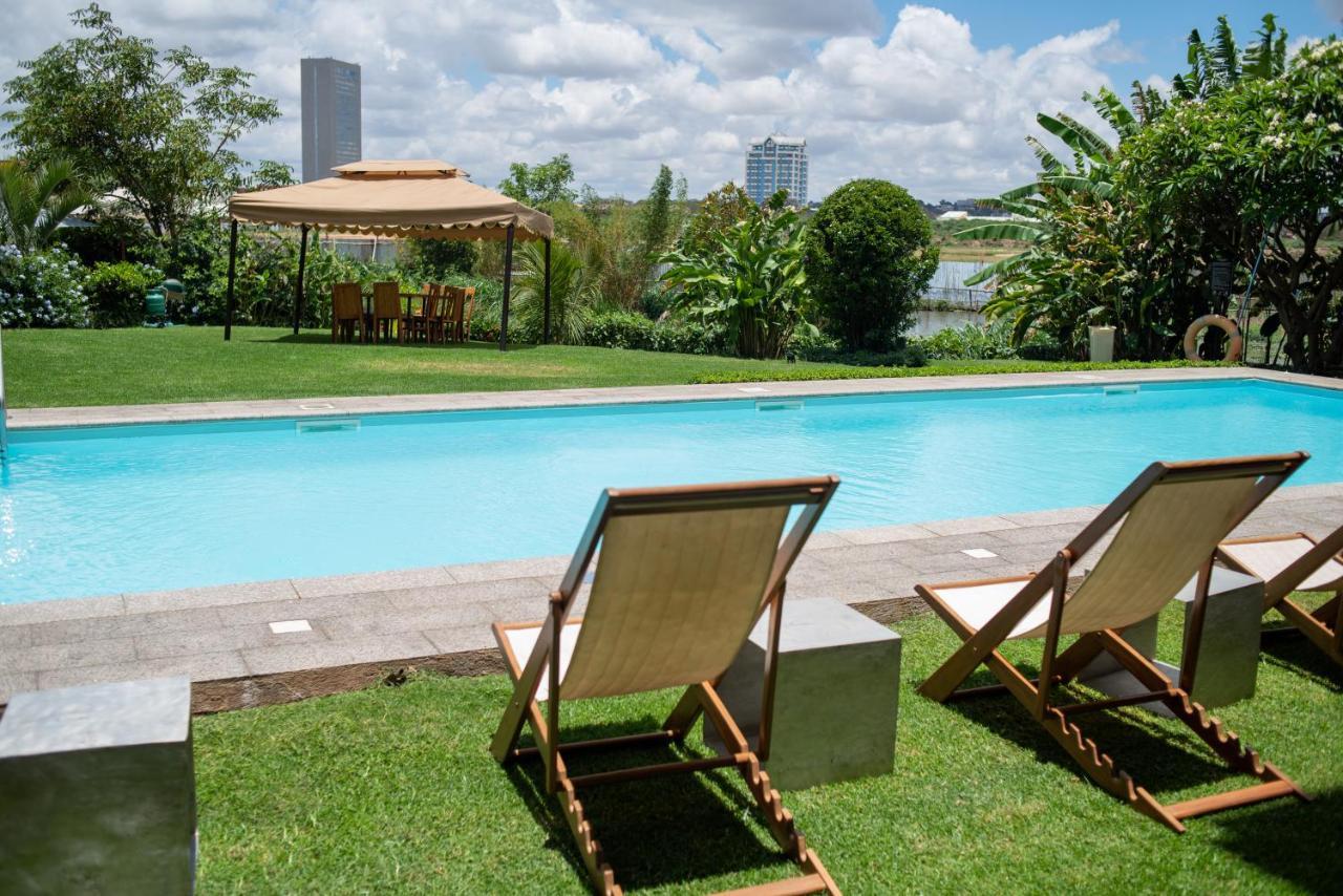 Radisson Hotel Tamboho Waterfront Ανταναναρίβο Εξωτερικό φωτογραφία