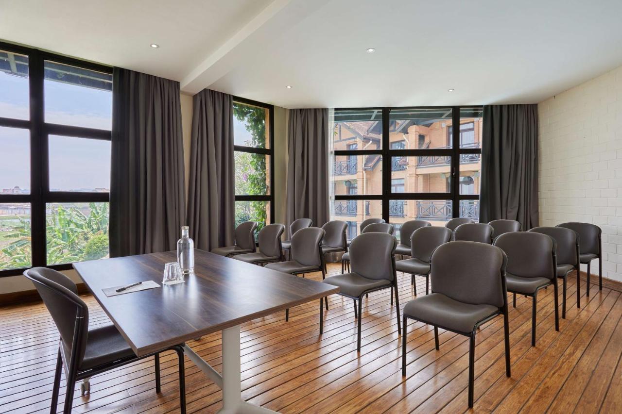Radisson Hotel Tamboho Waterfront Ανταναναρίβο Εξωτερικό φωτογραφία