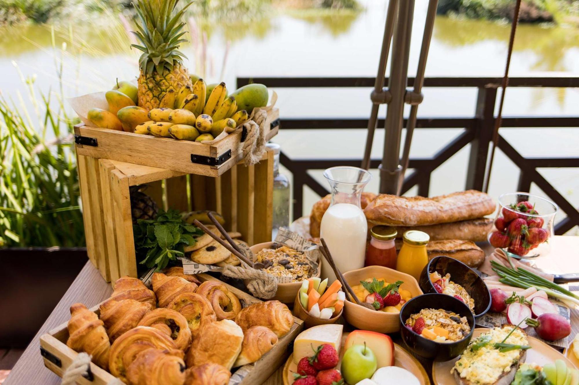 Radisson Hotel Tamboho Waterfront Ανταναναρίβο Εξωτερικό φωτογραφία