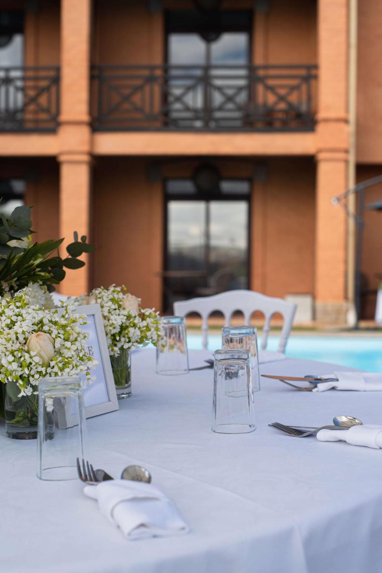 Radisson Hotel Tamboho Waterfront Ανταναναρίβο Εξωτερικό φωτογραφία